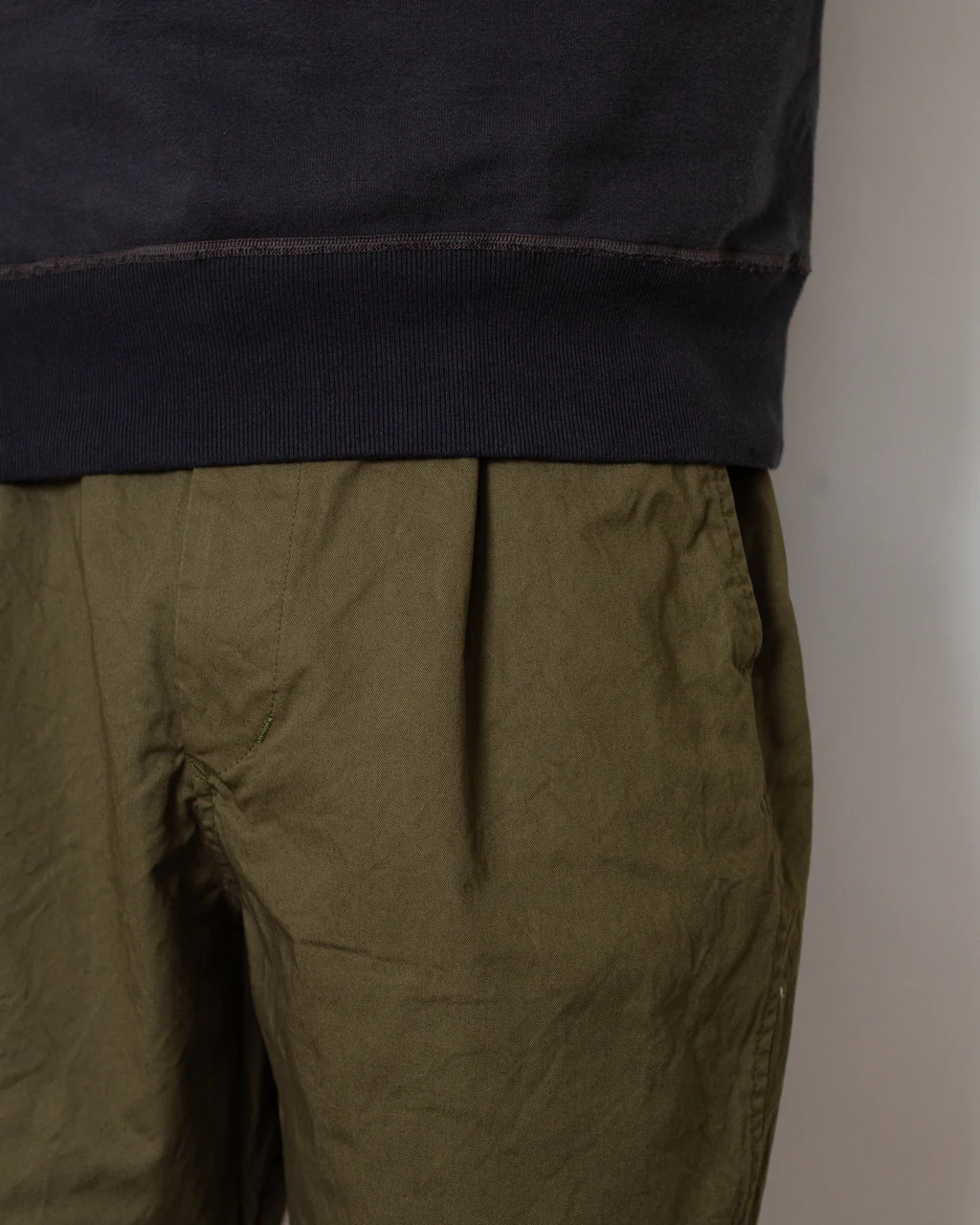 Single Pleated Peg Top Wide Shorts - Olive - Image 7